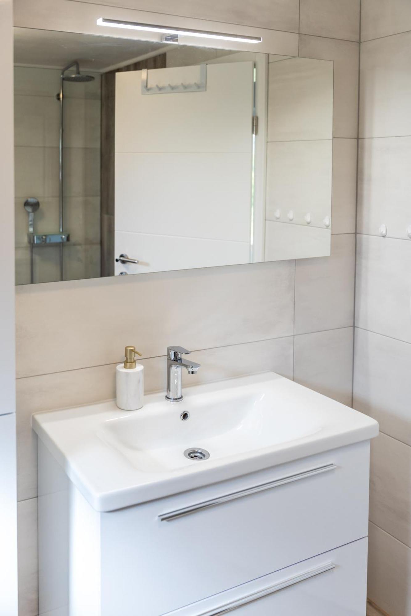 Apartman Grey สลูน ภายนอก รูปภาพ